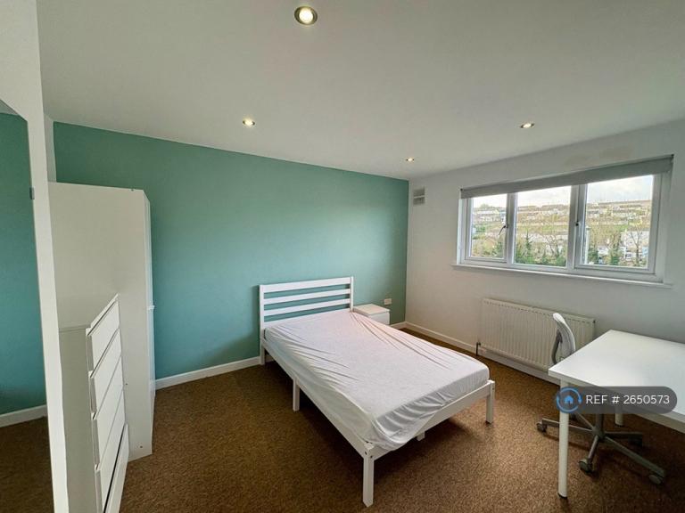 1 bedroom in Old Hill Crescent, Falmouth, TR11 (#2650573)