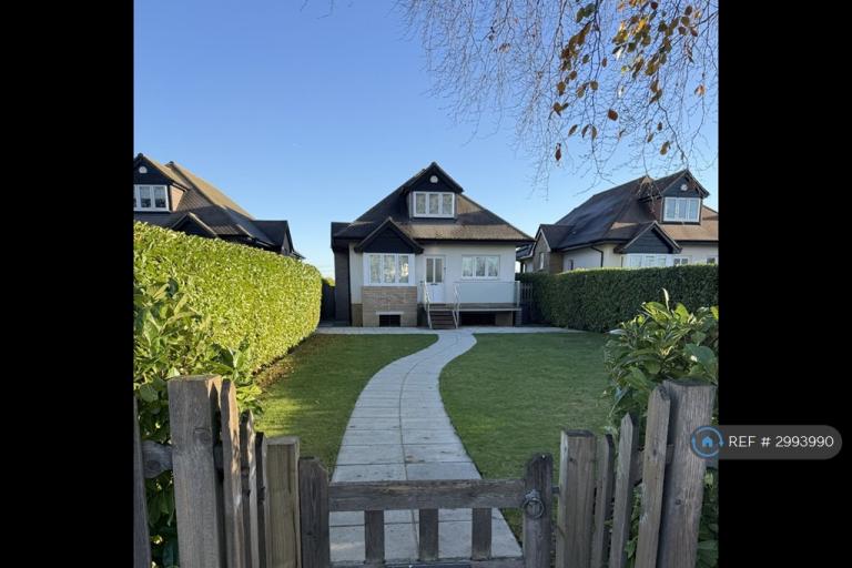 3 bedroom house in Bridge Wharf, Chertsey, KT16 (3 bed) (#2993990)