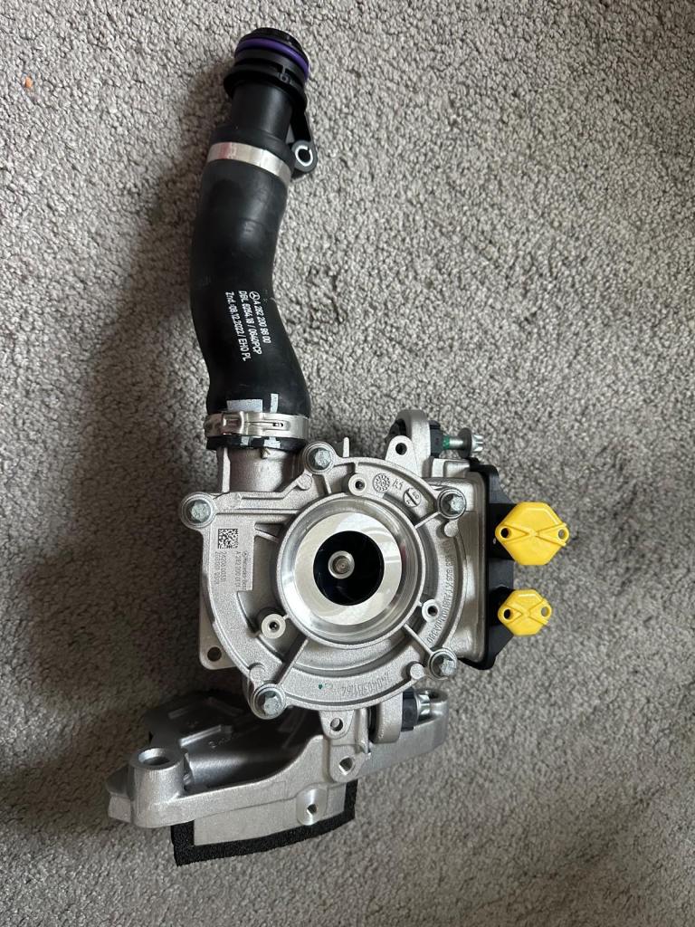 Brand new water pump for  Mercedes benz a class 2018-2026
