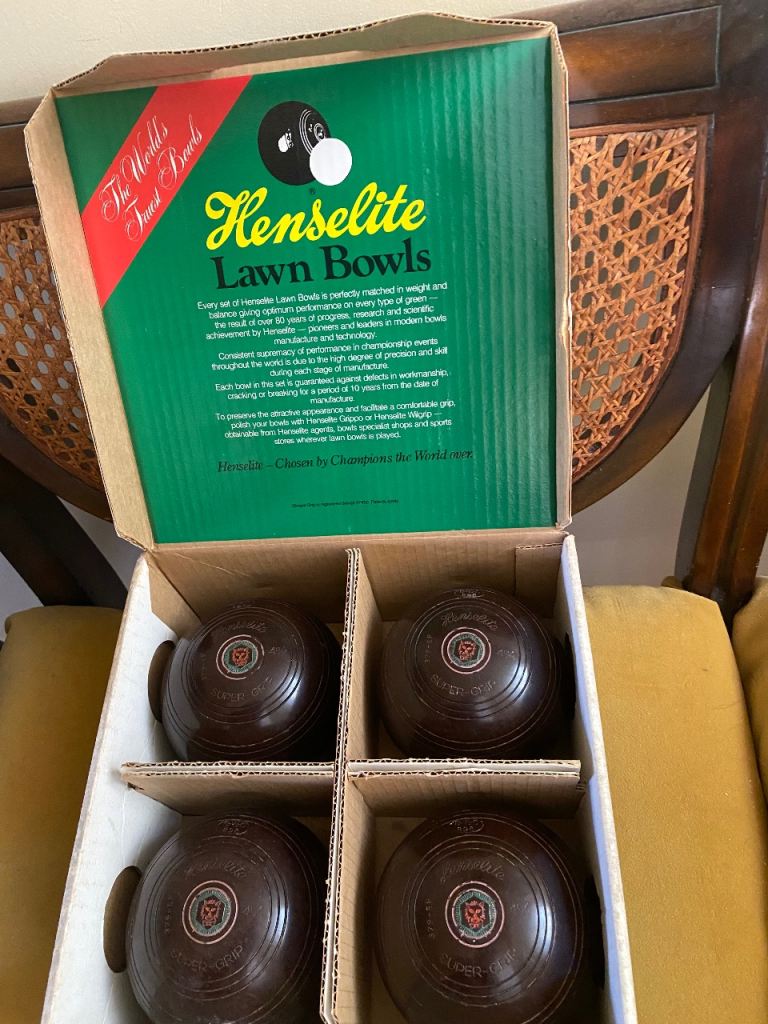 Vintage Henselite Super-Grip Lawn Bowls (Set of 4) Size 4 13/16 Brown