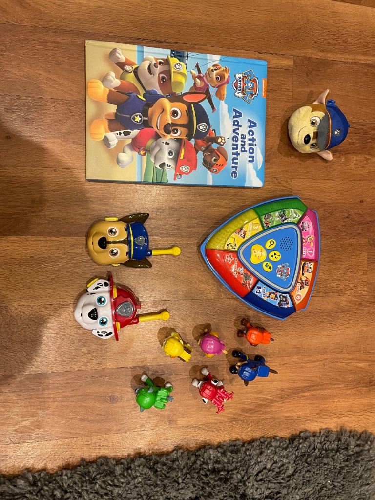 Paw patrol electronic light up game, walkie talkies, 6 characters, purse and book