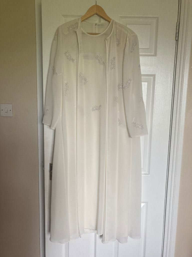 Mother of the bride/ Mature bride 