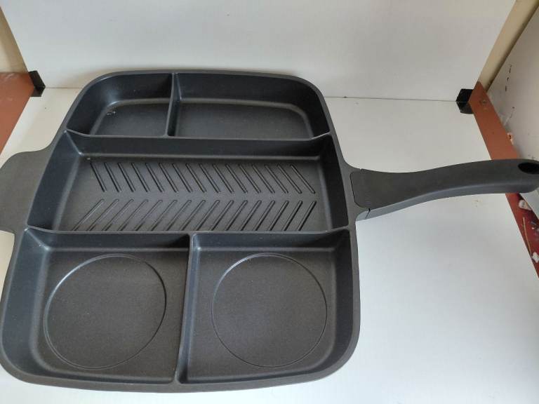 Multi-Section Frying Pan / Skillet – Non-Stick, Good Condition