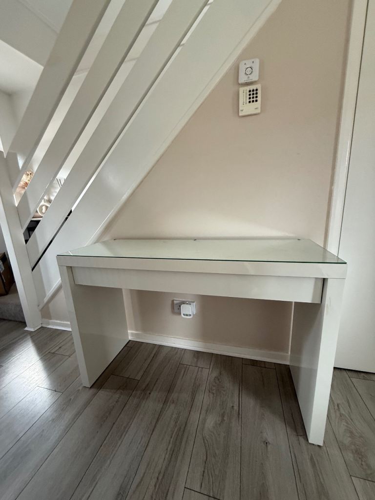White dressing Table with Glass Top – Good Condition