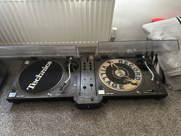 Technic 1210s and vestax T mixer