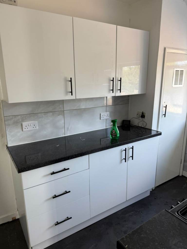 2 bedroom maisonette off road parking and garden 