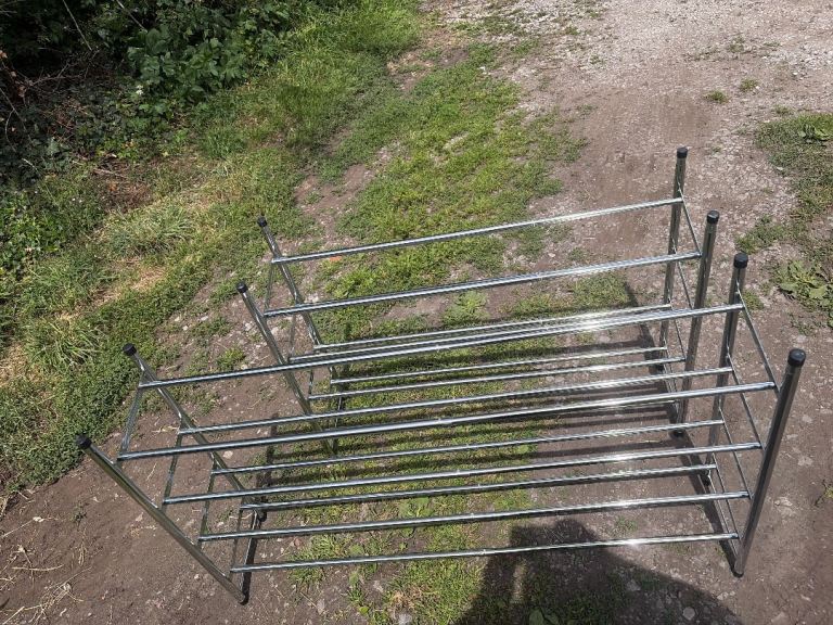 2 extendable shoe racks