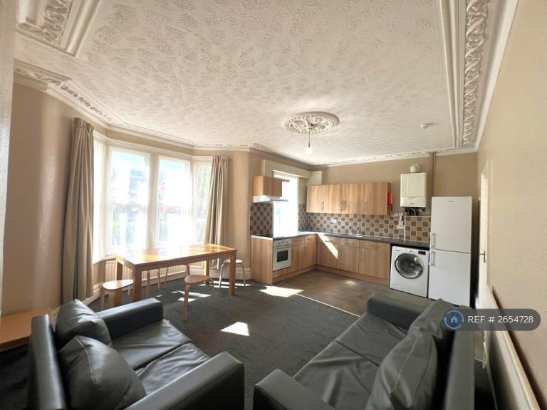 5 bedroom house in Manor Road, Bristol, BS7 (5 bed) (#2654728)