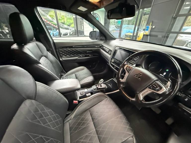 2020 Mitsubishi Outlander 2.4h TwinMotor 13.8kWh Exceed Safety SUV 5dr Petrol Plug-in Hybrid CVT ...