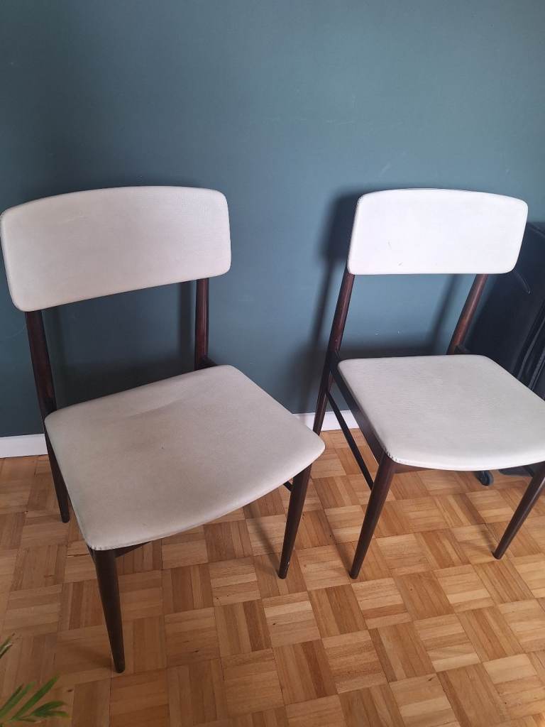 2x dining chairs 