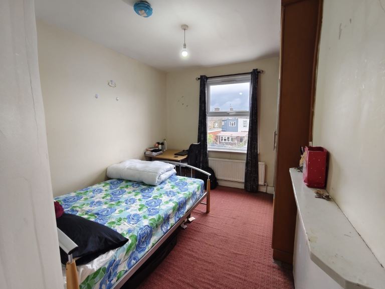 Double Room To Let In A Very Neat & Clean House 