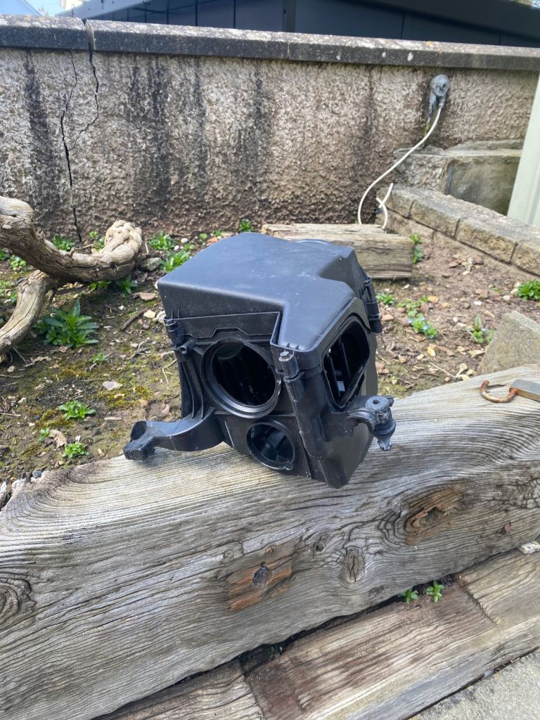  Ford Focus ST airbox. 