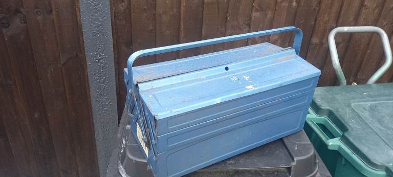 Steel tool box 