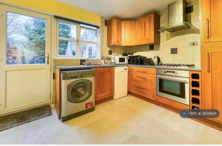 2 bedroom house in Reading, Reading, RG6 (2 bed) (#2656801)