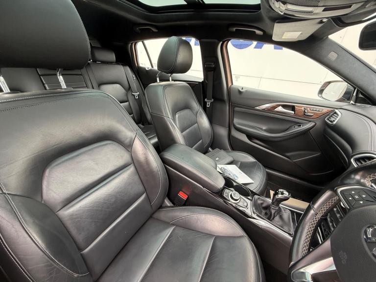 2016 Infiniti Q30 1.5d Premium Tech Euro 6 (s/s) 5dr HATCHBACK Diesel Manual