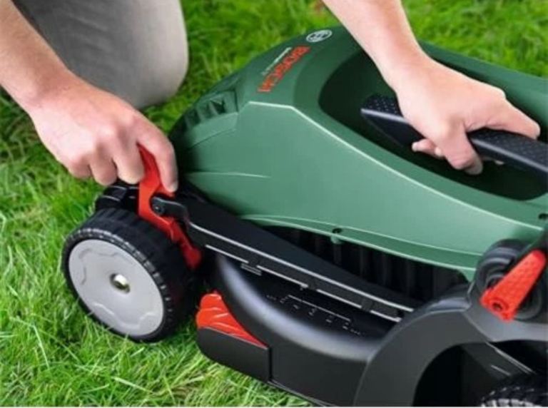 Bosch UniversalRotak 1400W Lawnmower – unused