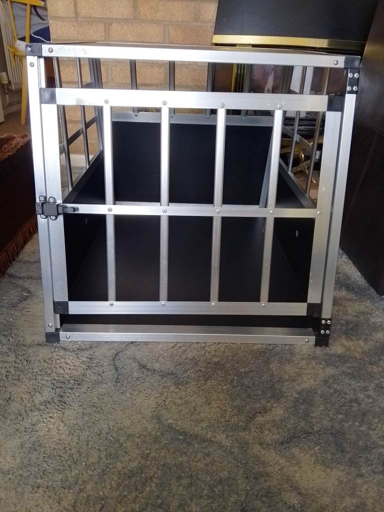 Aliminum Dog pet Carrier - Used condition 2 Bars Slighly Bent so will need repairing before Using.