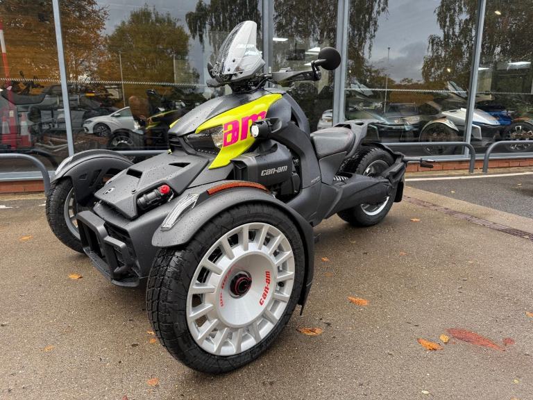 Can-Am Ryker 900 cc Fully automatic Spyder trike 