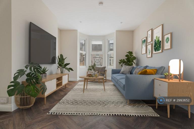 2 bedroom flat in Friern Park, London, N12 (2 bed) (#2993652)