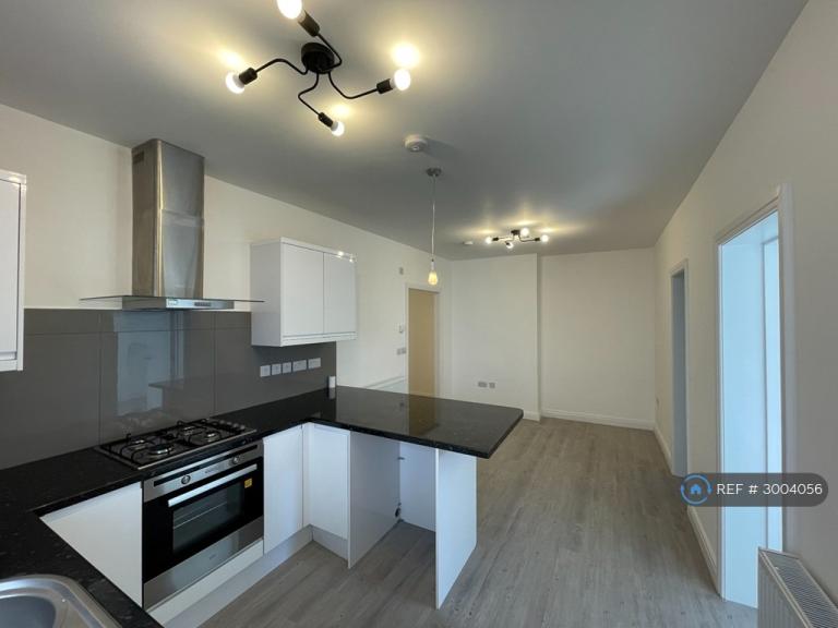2 bedroom flat in Whitehall Road, Harrow, HA1 (2 bed) (#3004056)