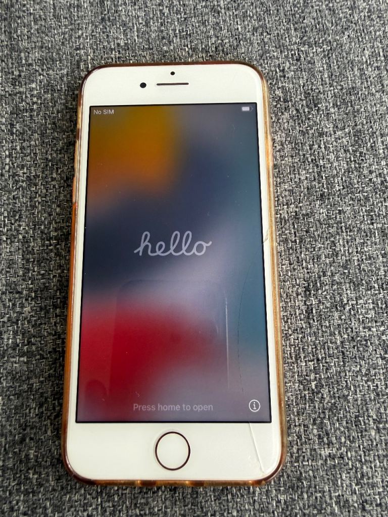 iPhone 7 128gb rose gold - working- slight crack on screen 