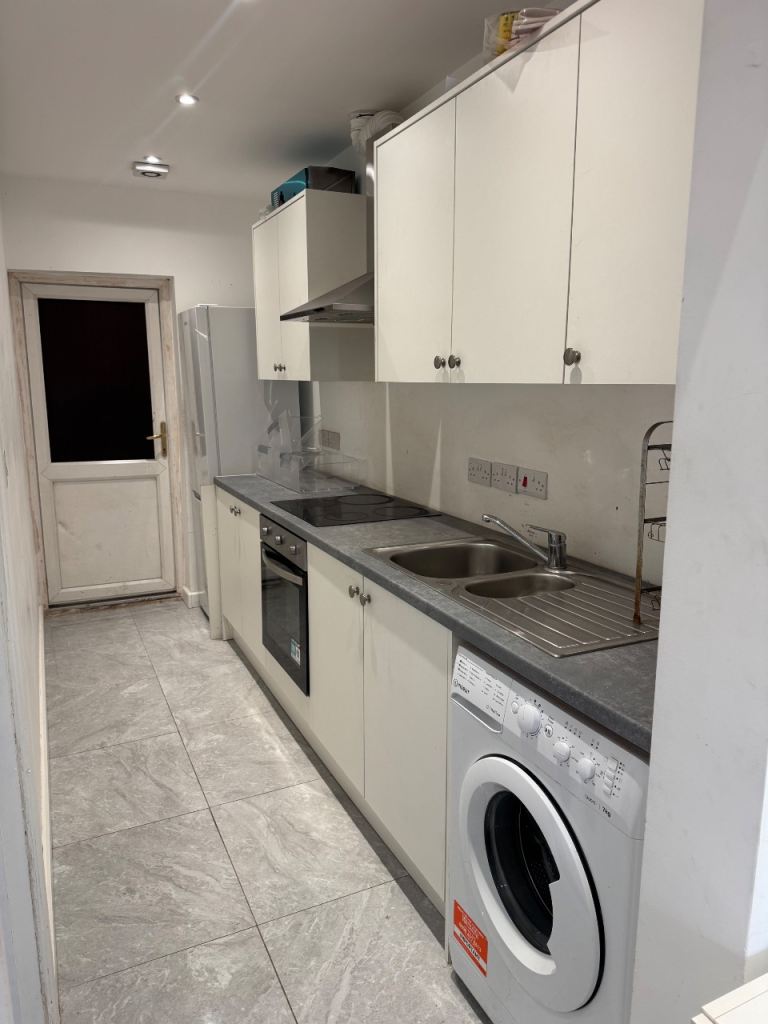 3 Room Flat For Rent