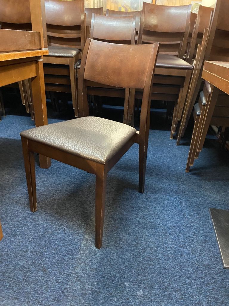 90 Restaurant chairs and tables 