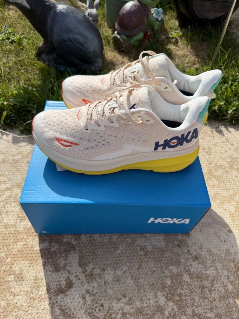 Hoka Clifton 9 Running Shoes – White/Yellow, UK 7, As Good As New