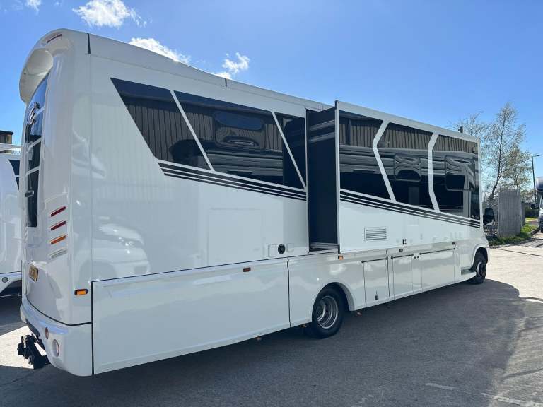 RC Motorhomes RC9M Motorhome Camper RV