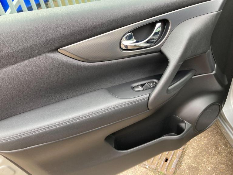 2019 Nissan Qashqai 1.3 DiG-T N-Connecta 5dr HATCHBACK PETROL Manual