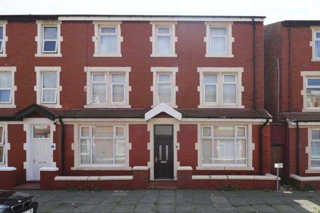 Bargain- Stunning & spacious  fully furnished 5 bed   house on st bedes avenue, blackpool FY4 1AQ 
