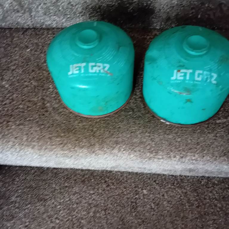 image for GAS CANISTERS JET GAZ THEY ARE FULL CANISTERS