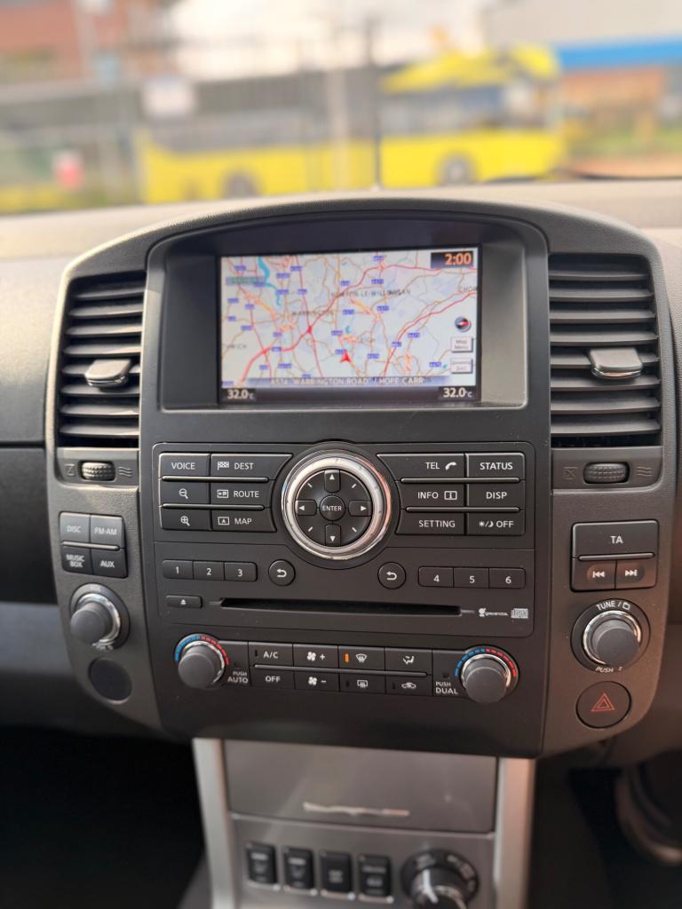 2013 63 NISSAN NAVARA 2.5 DCI TEKNA 190PS GREY FSH 1 OWNER ONLY 60K 