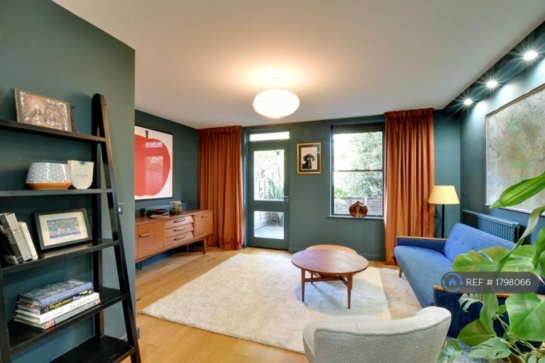 1 bedroom flat in Eliot Park, London, SE13 (1 bed) (#1798066)