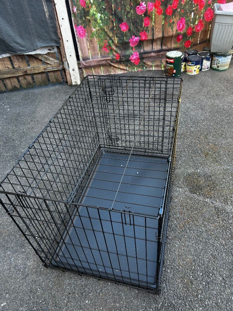 Dog cage £10