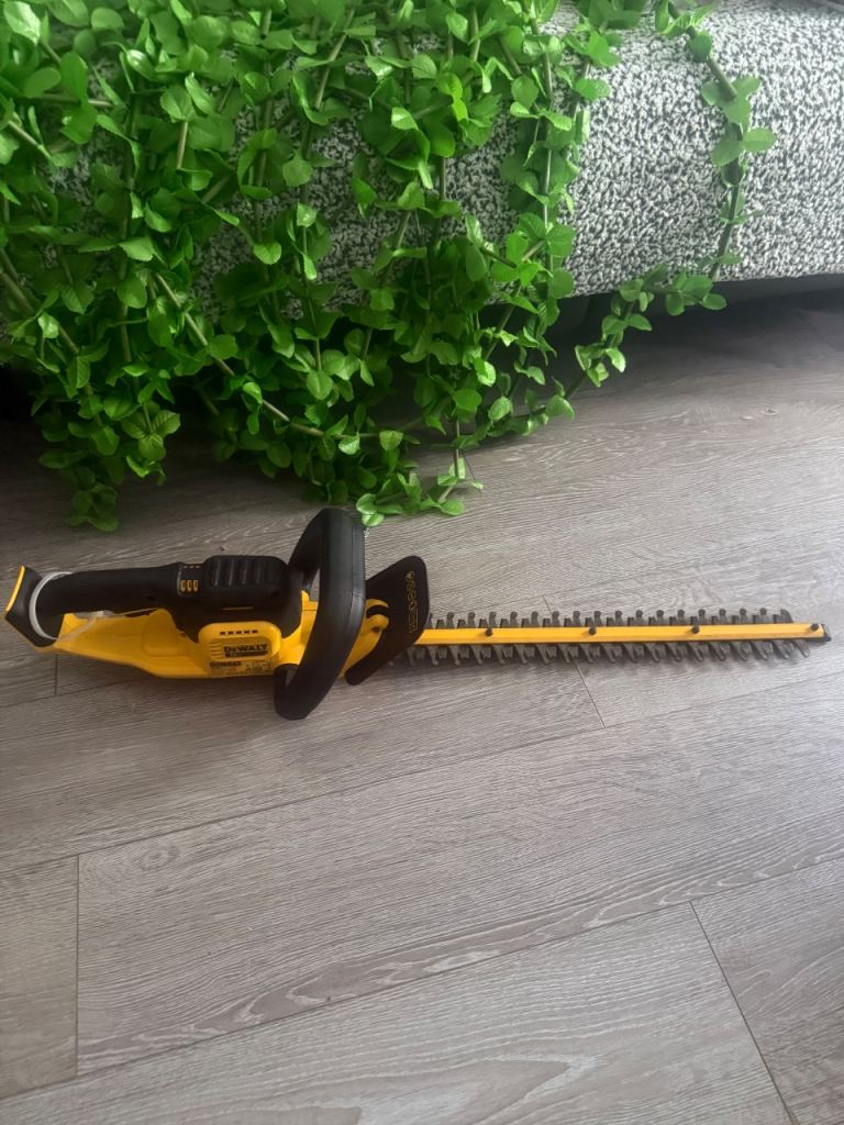 DeWALT HEDGE trimmer ( Bare) 