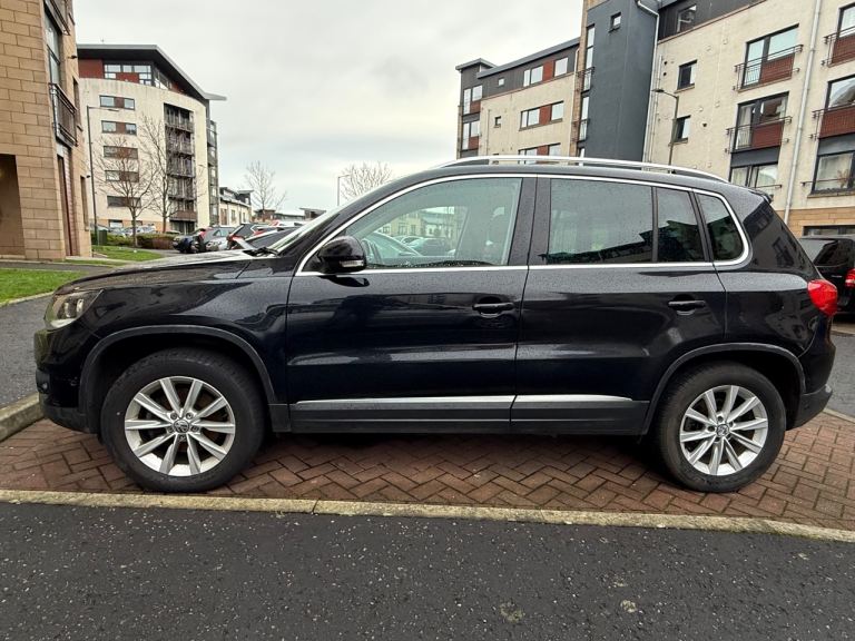 Volkswagen Tiguan blue TECH SE 4MOTION 2.0 TDI automatic auto 4x4 (unlike BMW X3 or Audi Q3)