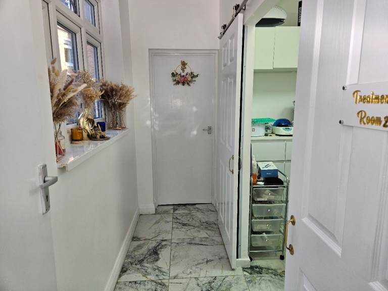 Prime Space Available for Rent – Nail Technician, Eyebrow Threading & Body Waxing!