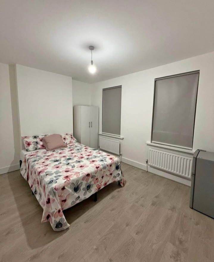 ✨ Spacious Double Room 🏡 | All Bills Included | Ideal for Couples 👥 | Tottenham Hale 🚇