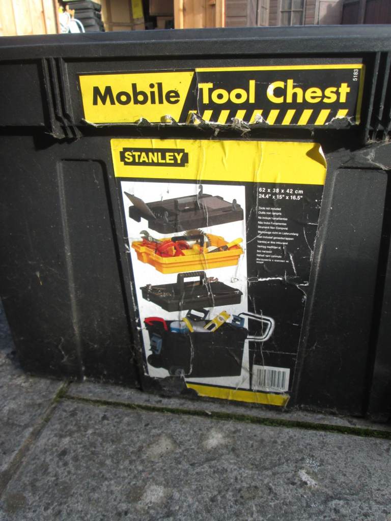 Stanley mobile tool chest on wheels 