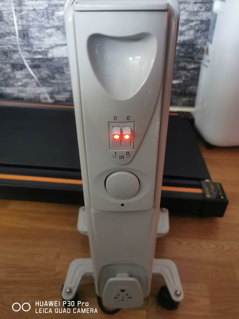 Fine Elements 5 Fin Oil Filled Radiator - White, Good Condition