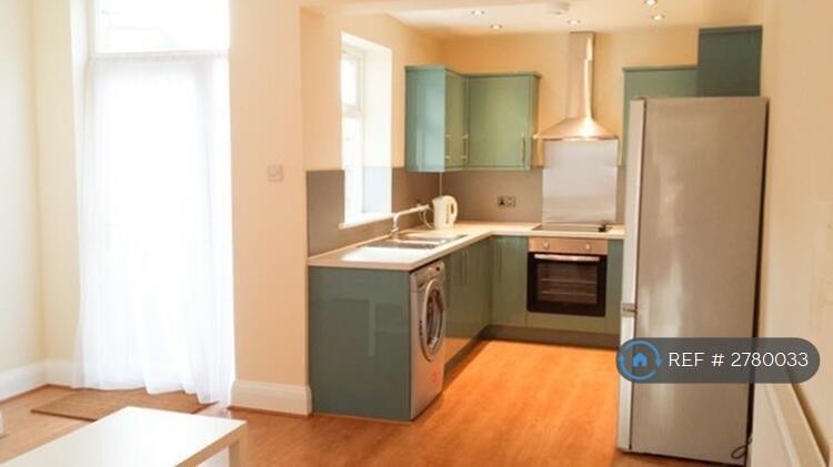 3 bedroom house in Gerald Road, Salford, M6 (3 bed) (#2780033)