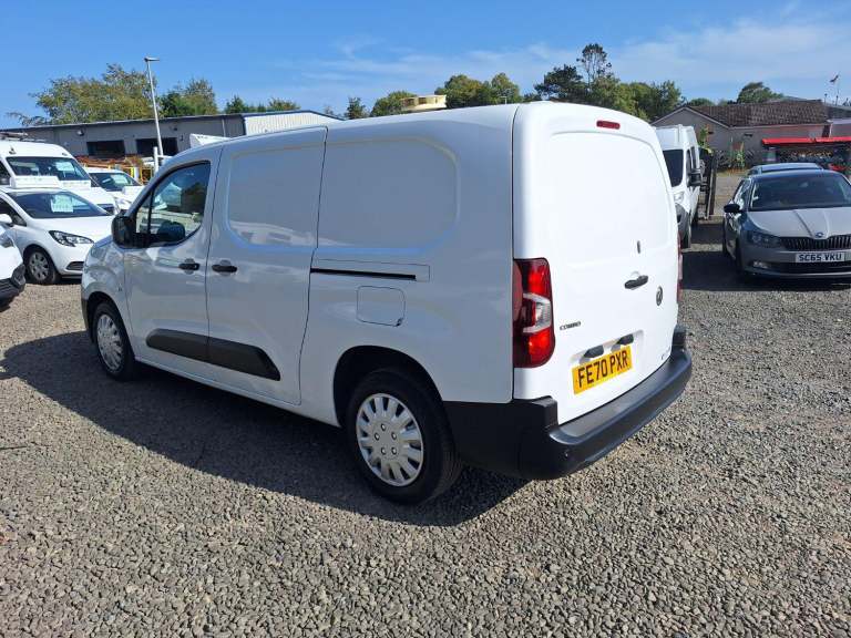 VAUXHALL COMBO 1.5 Turbo D 2300 Edition 5 seat crew combi van White Manual Diese