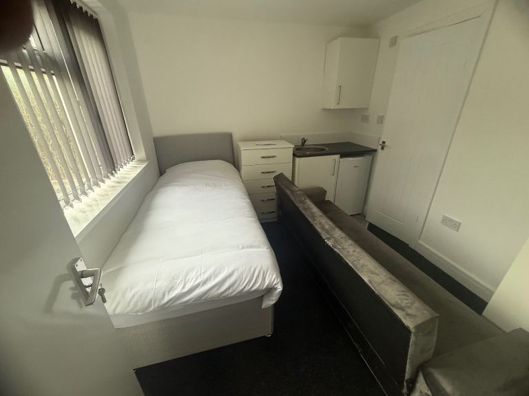 LUXURIOUS ROOMS b21 