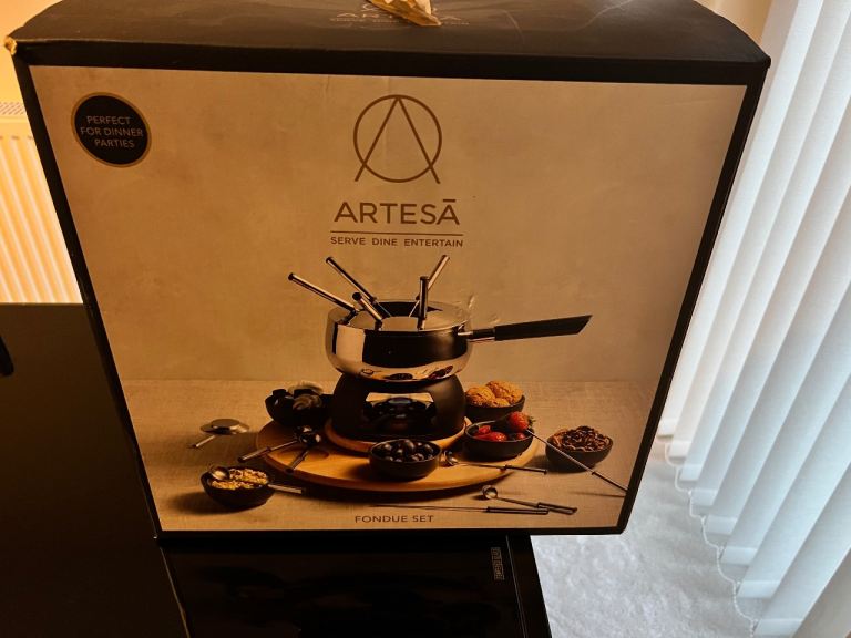 Artesa Fondue Set with Lazy Susan Turntable – Brand New