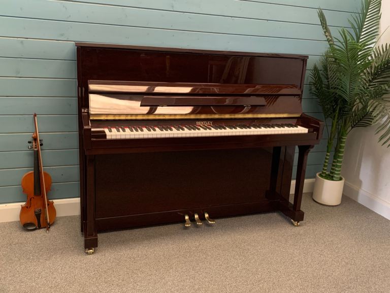 🎵🎹 QUALITY BENTLEY UPRIGHT PIANO WITH LEGS - TUNED/SERVICED/WARRANTY 🎹🎵