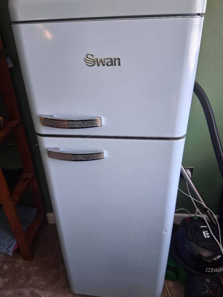 Very Nice Lookin Swan Fridge,