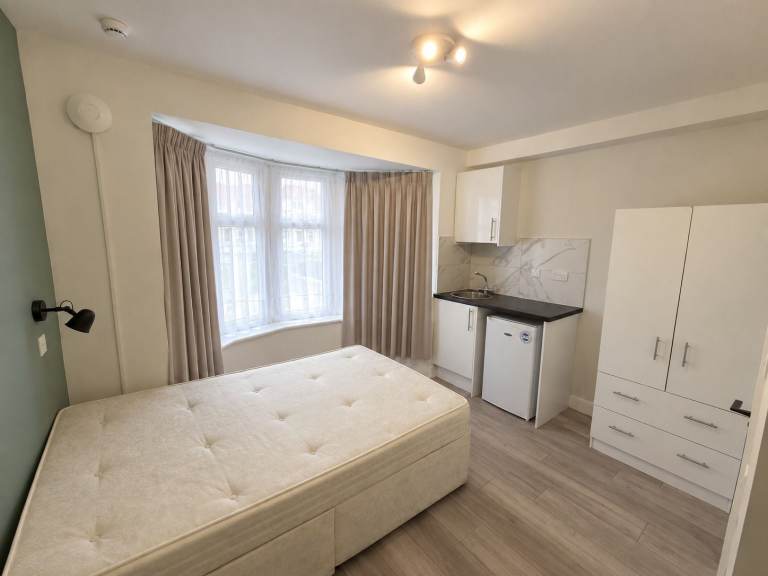 BENEFITS ACCEPTED - Studio Flat Available in Rayners Lane Harrow HA2