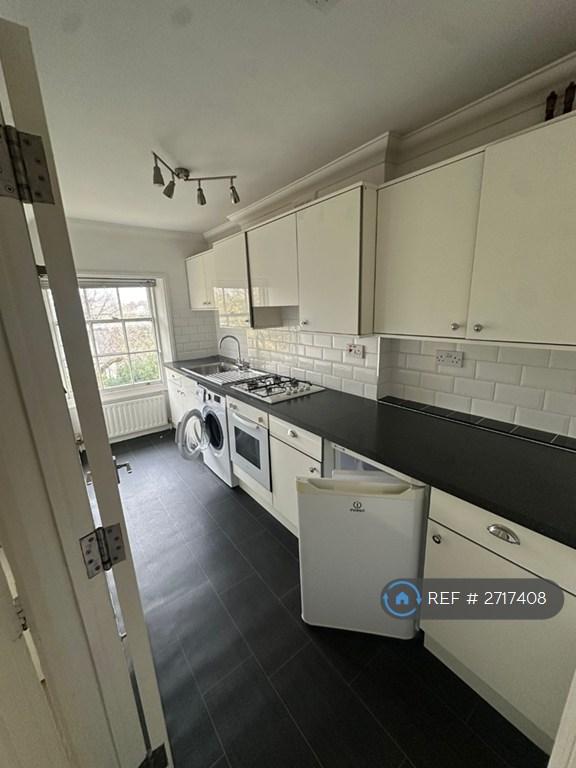2 bedroom flat in Stratheden Road, London, SE3 (2 bed) (#2717408)