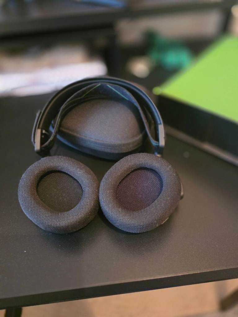 Xbox one series X, steelseries 9x headset and xbox elite series 2 controller